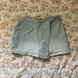 SO light denim skort